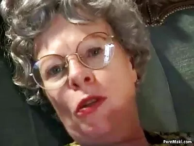 Amatőr csaj megmutatja a zsákmány apa lánya szex videók videóját (Carrie Brooks)